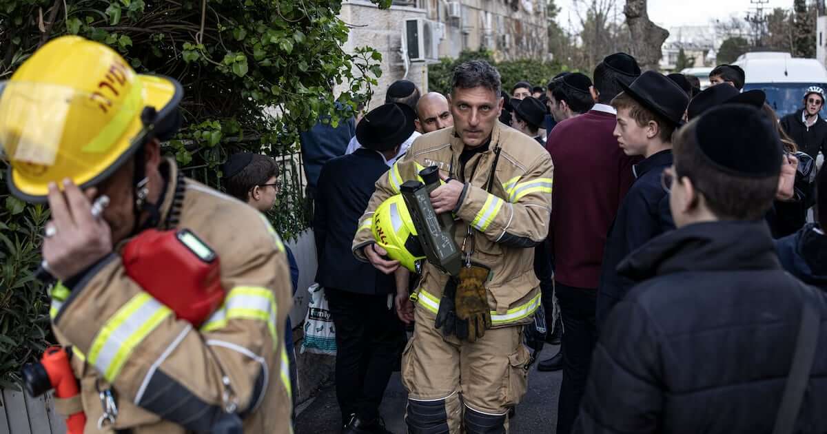 Dois bebés morrem e dezenas de crianças são hospitalizadas em Jerusalém