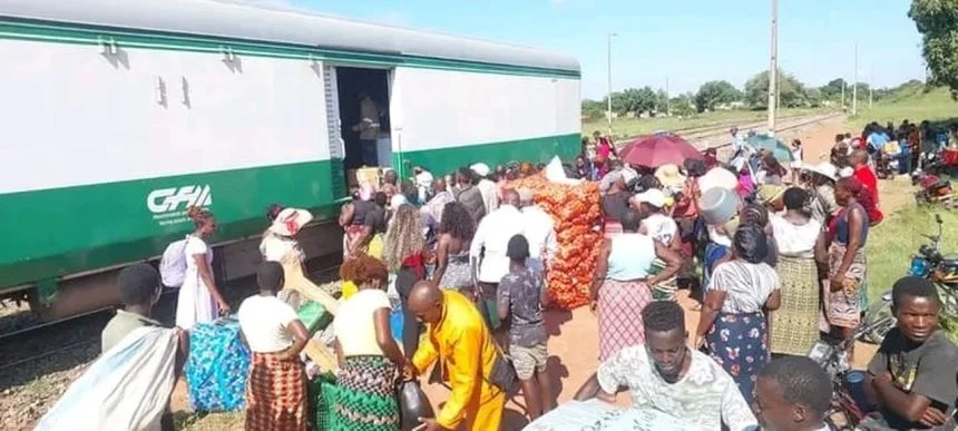Comboio humanitário marca retoma da normalidade em Magude