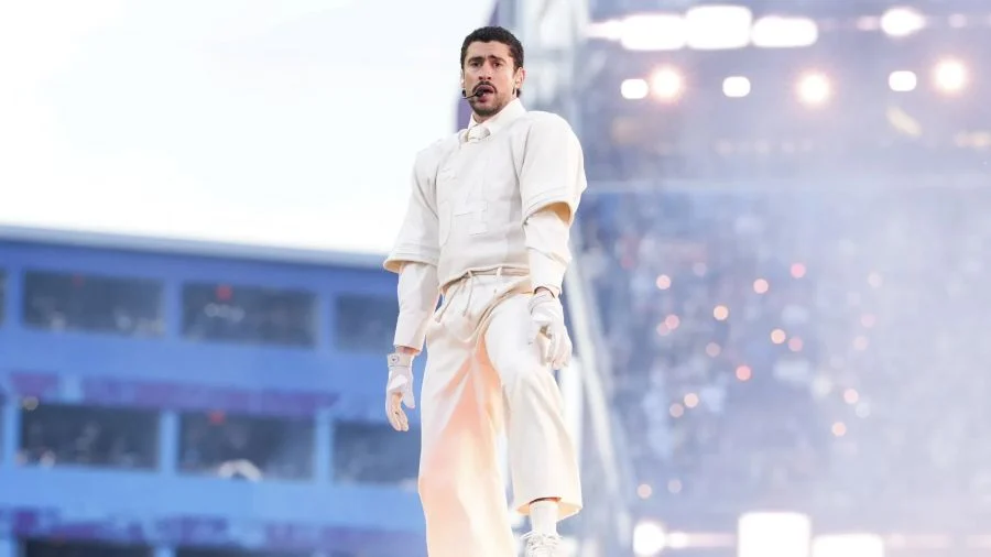 Bad Bunny dispara em streams após show histórico no Super Bowl