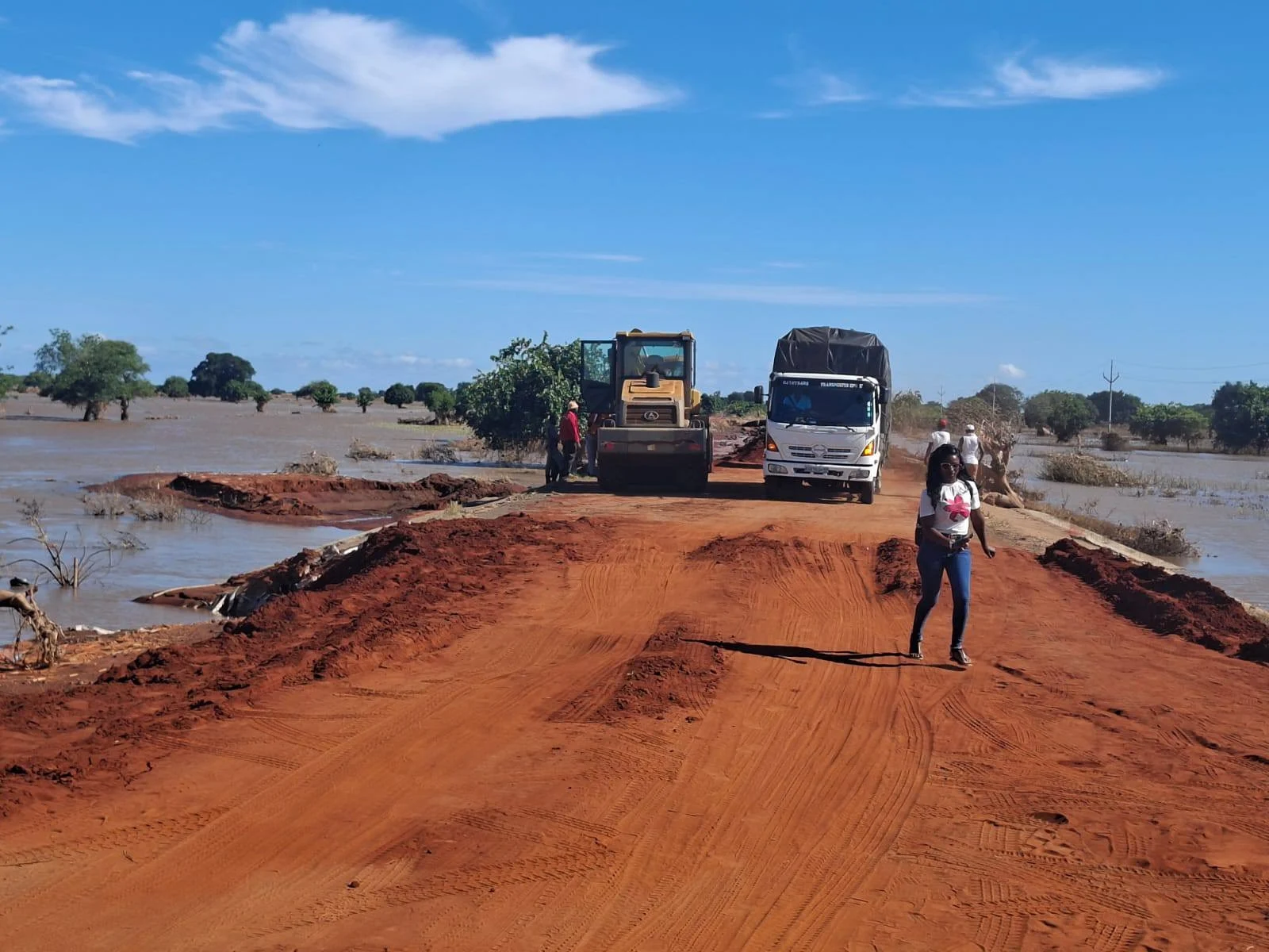 Circulação rodoviária restabelecida entre Sul e Norte, mas apenas para veículos ligeiros