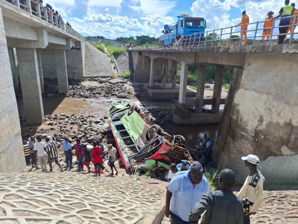 Despiste de autocarro em Gondola faz dez mortos