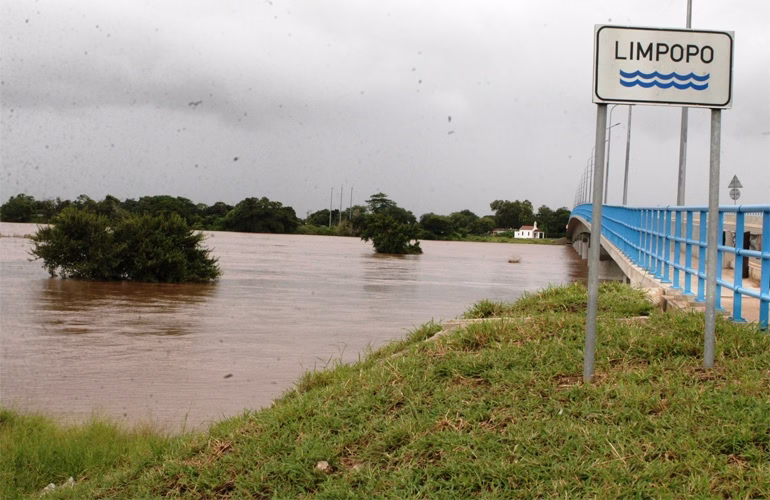 Homem desaparece após desafiar águas transbordadas do Limpopo