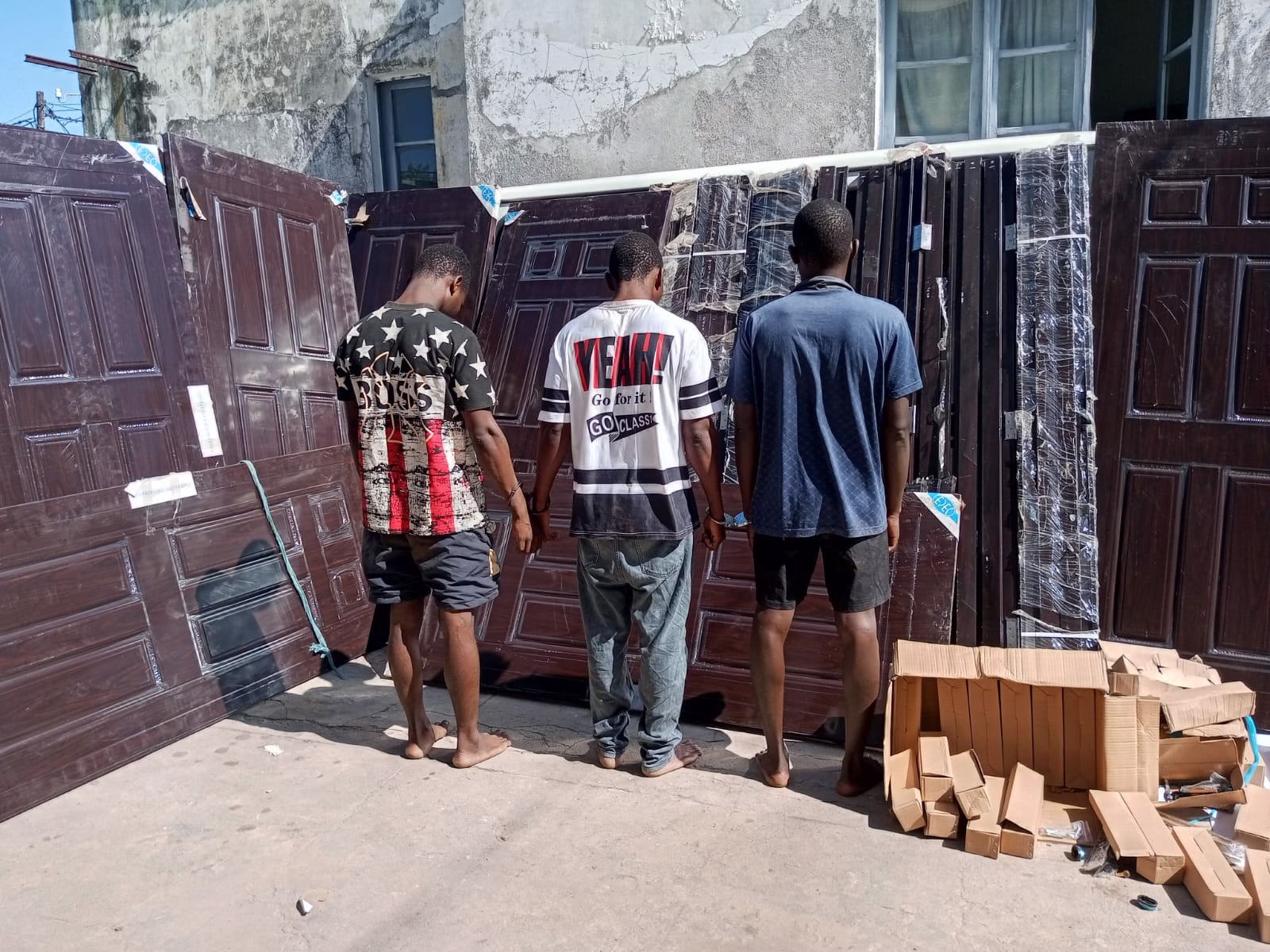 Três detidos por roubo de 55 portas em Quelimane