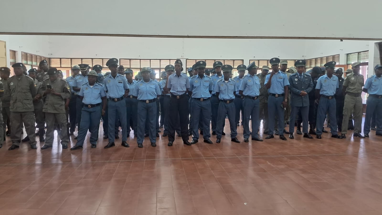 Polícia da Moçambique responsabiliza dez agentes por extorsão e conduta inadequada