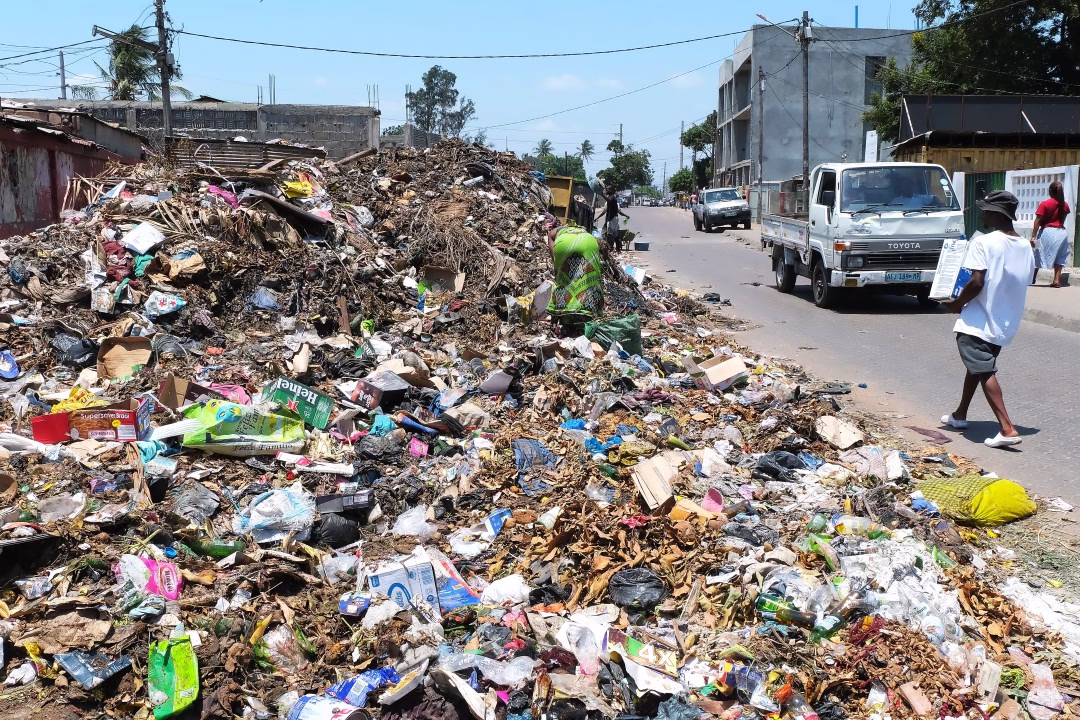 Maputo enfrenta crise de lixo com nova campanha de limpeza