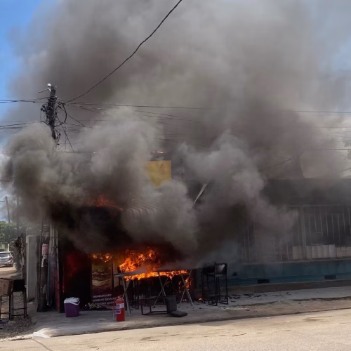 Incêndio devastador atinge fast food em Matola