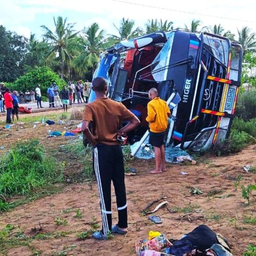 Sinistro rodoviário em Zavala resulta em uma morte e 19 feridos