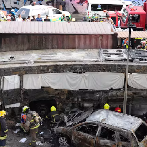 Acidente entre comboio e autocarro deixa 8 mortos na Tailândia