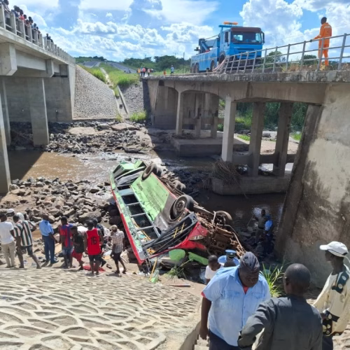 Despiste de autocarro em Gondola faz dez mortos