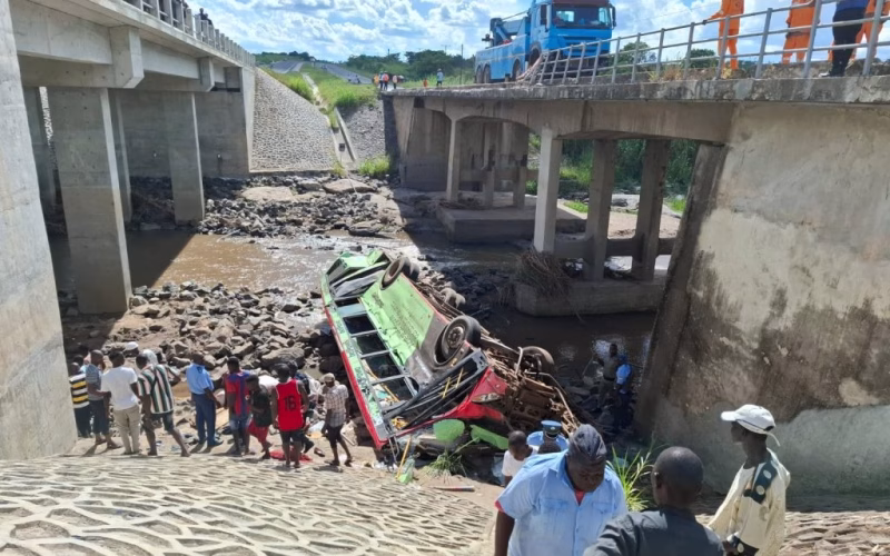 Despiste de autocarro em Gondola faz dez mortos