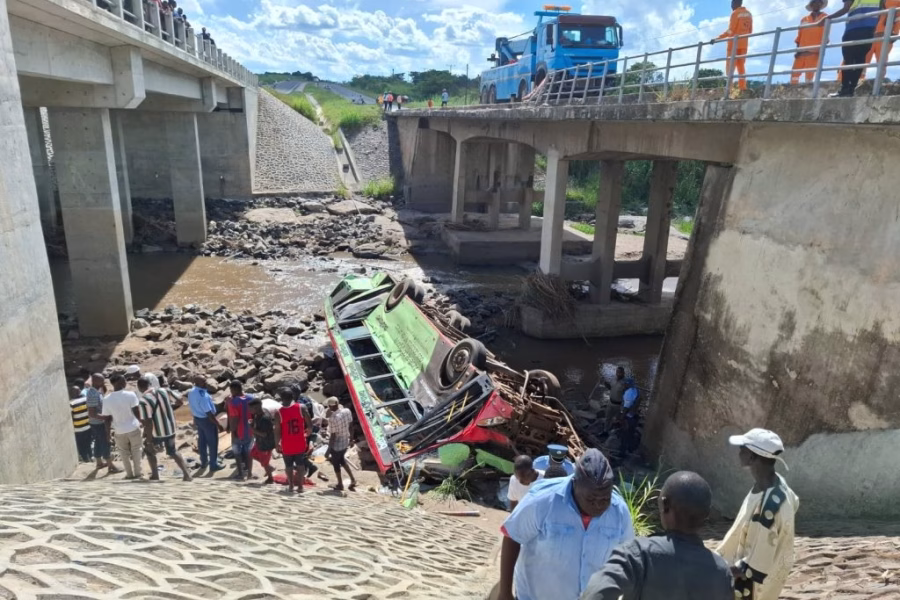 Despiste de autocarro em Gondola faz dez mortos