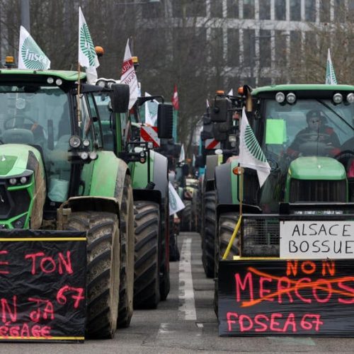 Agricultores protestam contra acordo Mercosul junto ao Parlamento Europeu