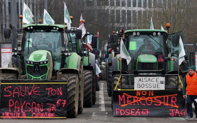 Agricultores protestam contra acordo Mercosul junto ao Parlamento Europeu