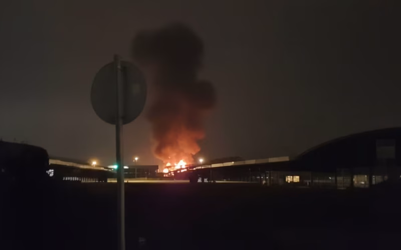 Ataque com drones atinge aeroporto do Kuwait e provoca incêndio