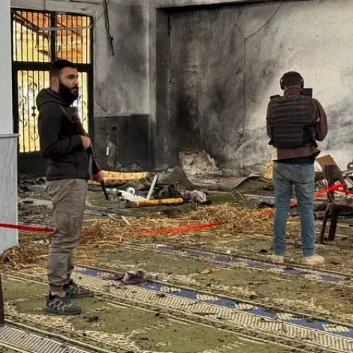 Ataque em mesquita na Síria faz pelo menos seis vítimas mortais