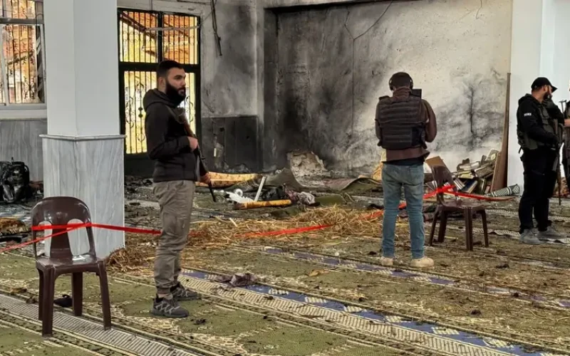 Ataque em mesquita na Síria faz pelo menos seis vítimas mortais
