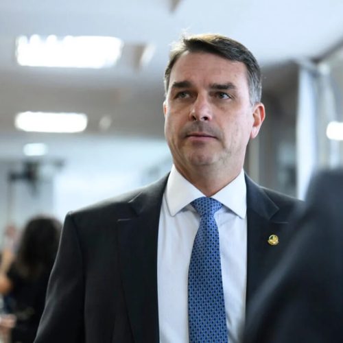 Bolsonaro indica filho mais velho como candidato à presidência