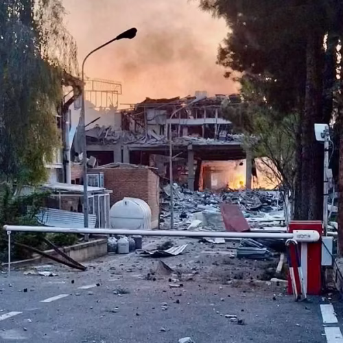 Centro médico centenário é destruído em ataque no Irã