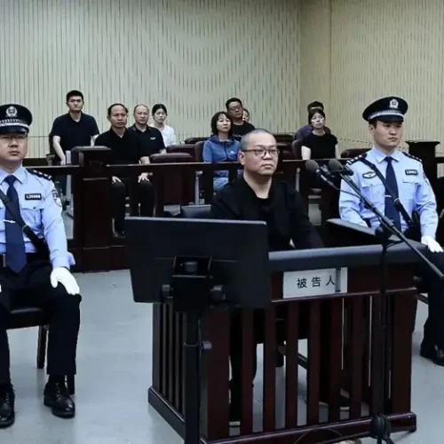 China executa banqueiro por corrupção avaliada em 156 milhões de dólares