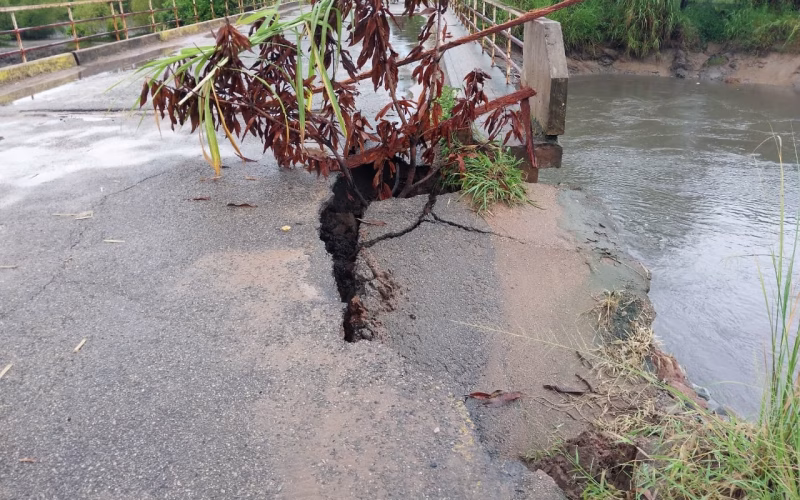 Circulação interditada na estrada R642 devido a danos na ponte de Mugogoda