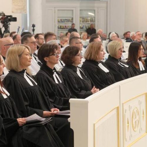 Comissão Vaticana chumba inclusão de mulheres como diáconos