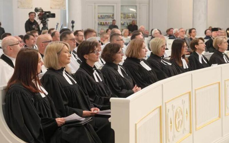 Comissão Vaticana chumba inclusão de mulheres como diáconos