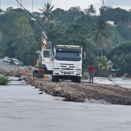 Concluído tapamento do último rombo na EN1 em Xai-Xai