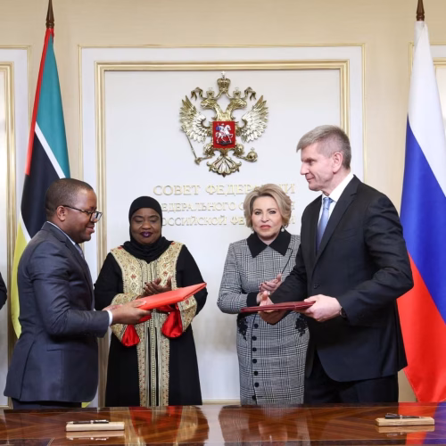 Cooperação entre parlamentos de Moçambique e Rússia é firmada em Moscovo