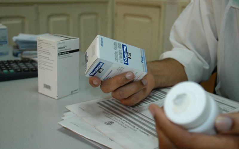 Cortes de fundos deixam milhões sem testagem e tratamento contra o HIV