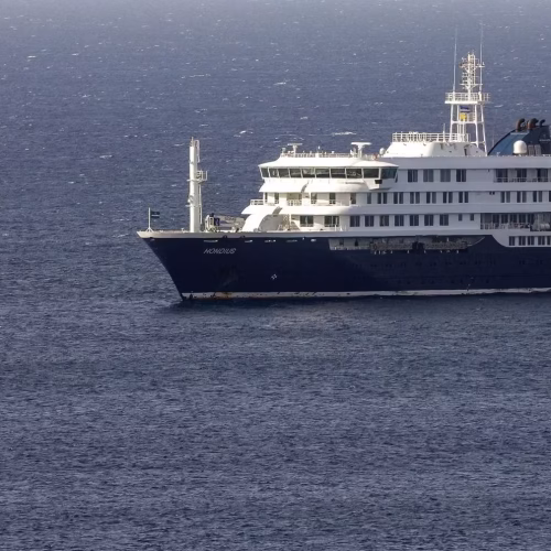 Cruzeiro com casos de hantavírus segue viagem com passageiros assintomáticos
