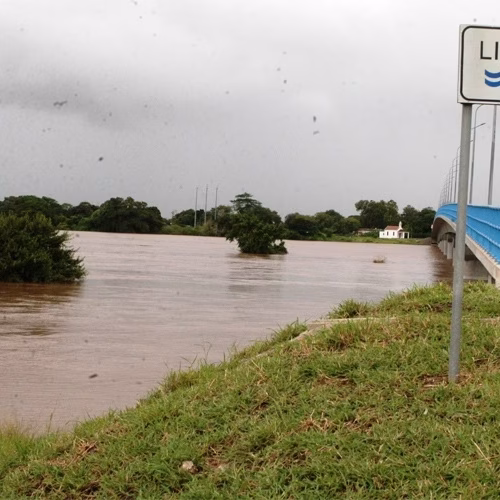 Homem desaparece após desafiar águas transbordadas do Limpopo