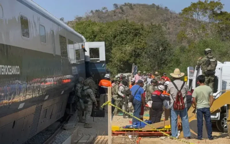 Descarrilamento de comboio no México deixa 13 mortos e 98 feridos