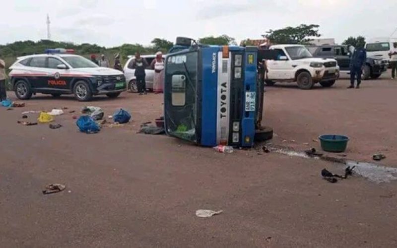 Despiste de camião em Boane provoca um morto e 41 feridos