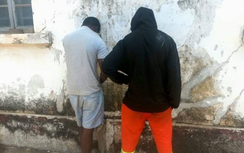 Detidos dois indivíduos por homicídio agravado e desvio de fundos em Nampula