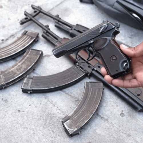 Detidos em Gaza por porte ilegal de armas e roubo de veículos