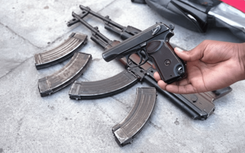 Detidos em Gaza por porte ilegal de armas e roubo de veículos