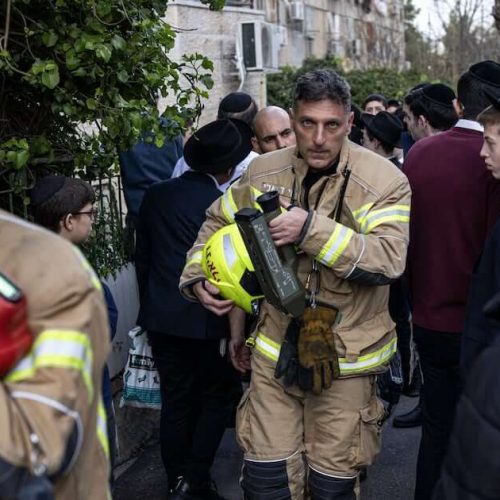 Dois bebés morrem e dezenas de crianças são hospitalizadas em Jerusalém