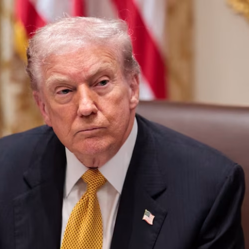Trump impõe tarifas de 25% a países que negociam com o Irão