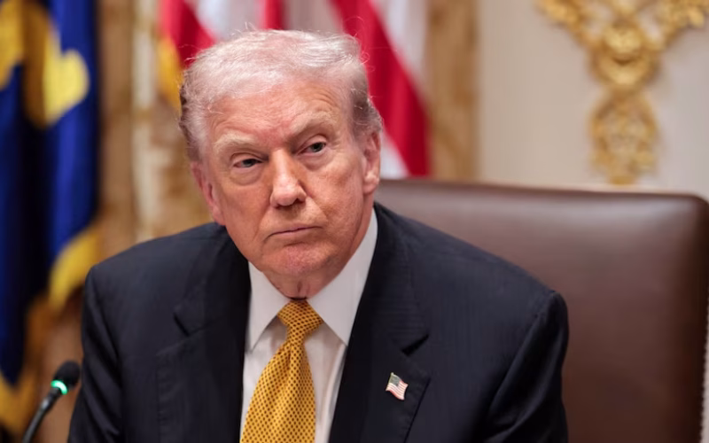 Trump impõe tarifas de 25% a países que negociam com o Irão