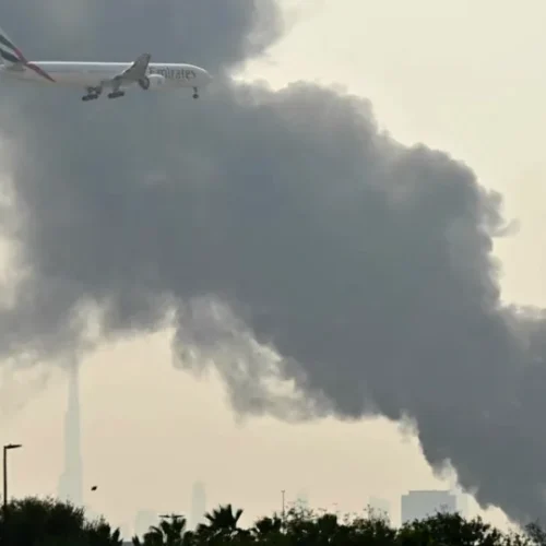 Emirados Árabes Unidos reabrem tráfego aéreo após ataques iranianos