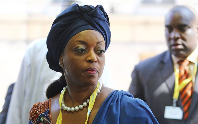 Ex-ministra da Nigéria acusada de gastar milhões de euros provenientes de subornos