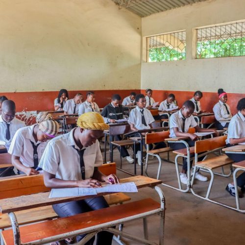 Exames anulados em Novembro voltam a ser realizados esta semana