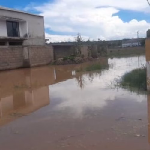 Famílias abandonam lar em Pemba devido a inundações severas