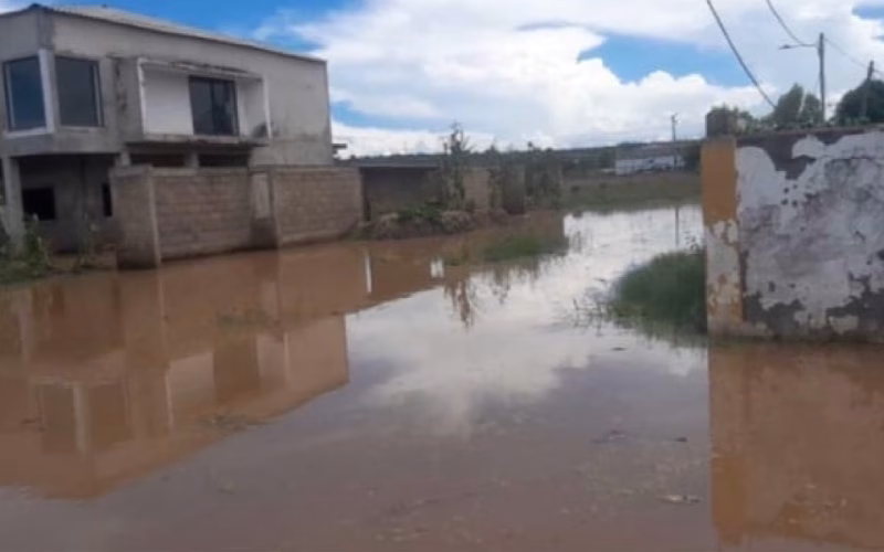 Famílias abandonam lar em Pemba devido a inundações severas