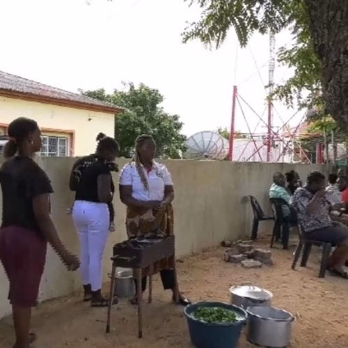 Funcionários de Quissico fecham portas do município e acampam por salários