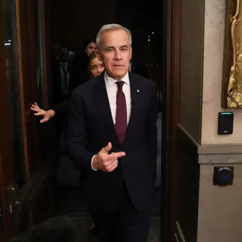 Governo canadense suspende programa para imigrantes qualificados