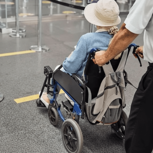 Homem tenta viajar com esposa morta em cadeira de rodas no aeroporto de Tenerife