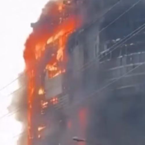 Incêndio em Centro Comercial no Irão resulta em pelo menos 11 mortes e 40 feridos
