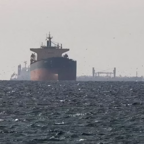 Irão fecha Estreito de Ormuz em resposta a bombardeamentos israelitas