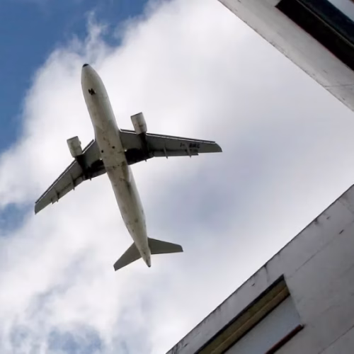 Iraque reabre espaço aéreo após trégua no conflito com o Irão